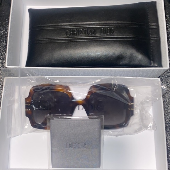 Christian Dior sunglass - Picture 1 of 8